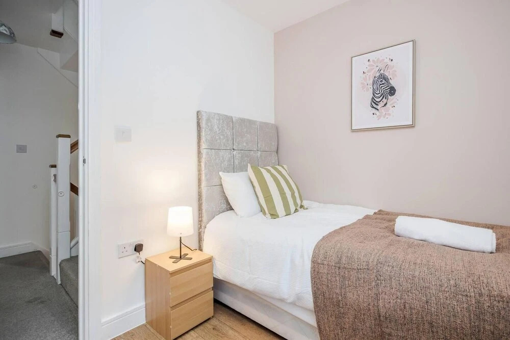 tms Cheerful 5bdr House! Thurrock! Free Parking!