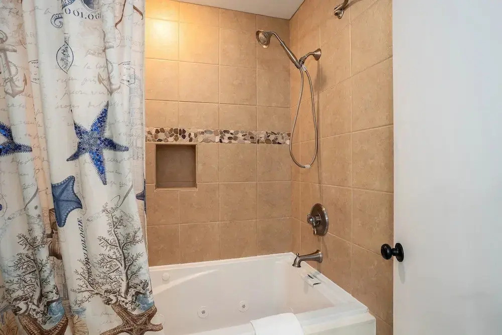 2d West Hyde Park 3 Bedroom Condo