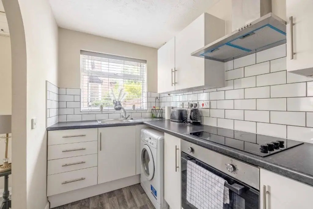Windsor Burnham Ascot Haven Sleeps 4