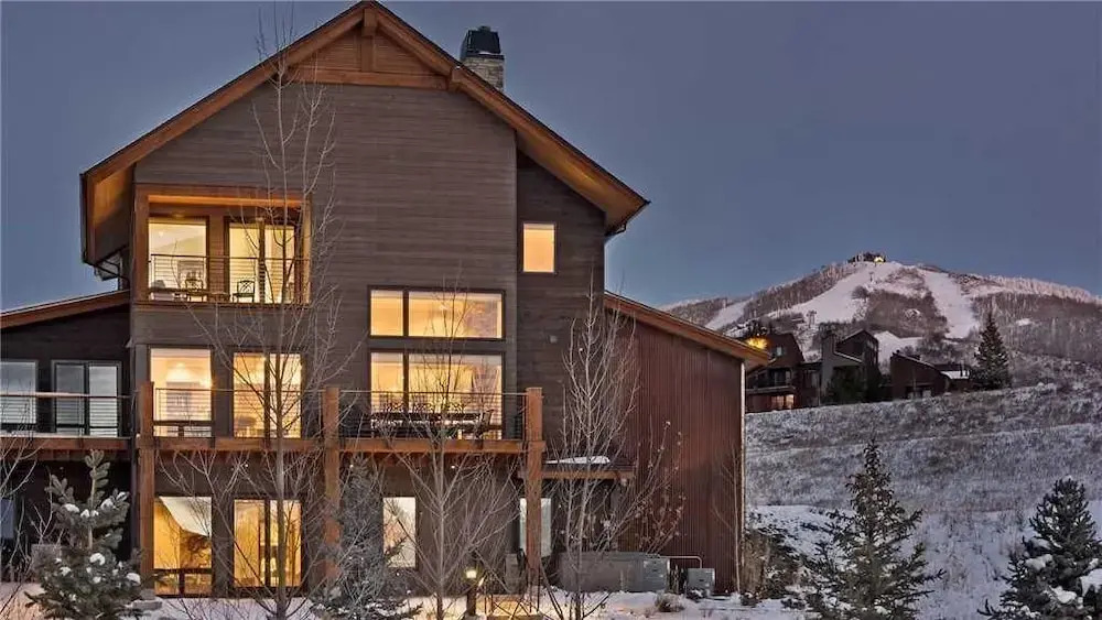 Wildhorse Chalet 3 BedroomHoliday home By Moving Mountains
