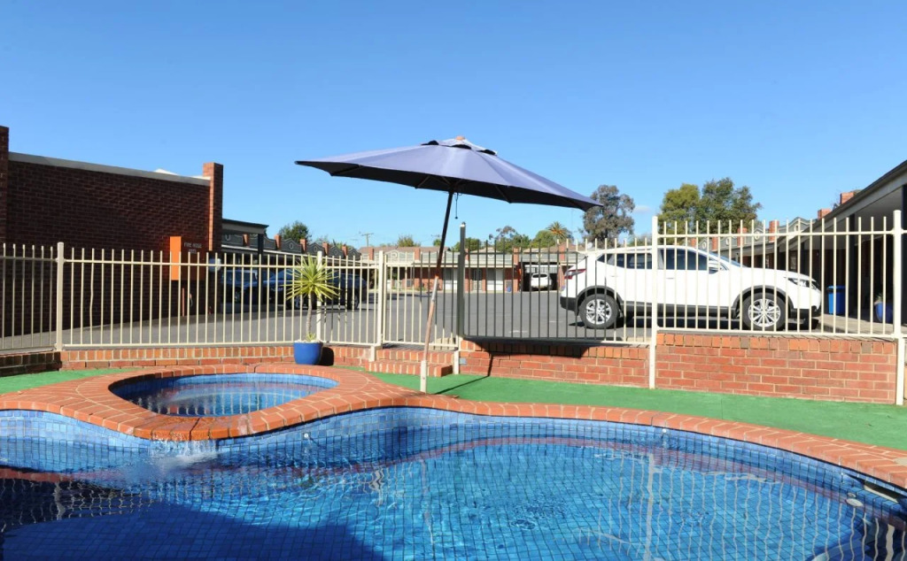 Golden Reef Motor Inn