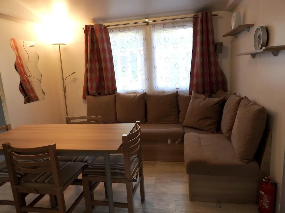 Bungalow With 3 Bedrooms in Valrasplage, With Shared Pool, Terrace and Wifi - 1 km From the Beach