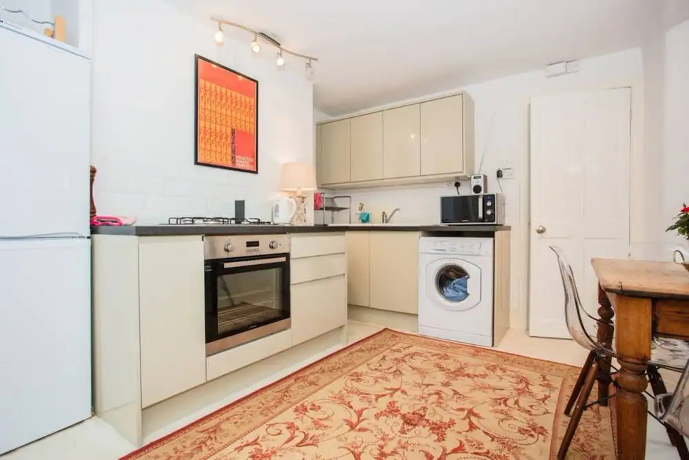 Flat in Battersea Accommodates 5