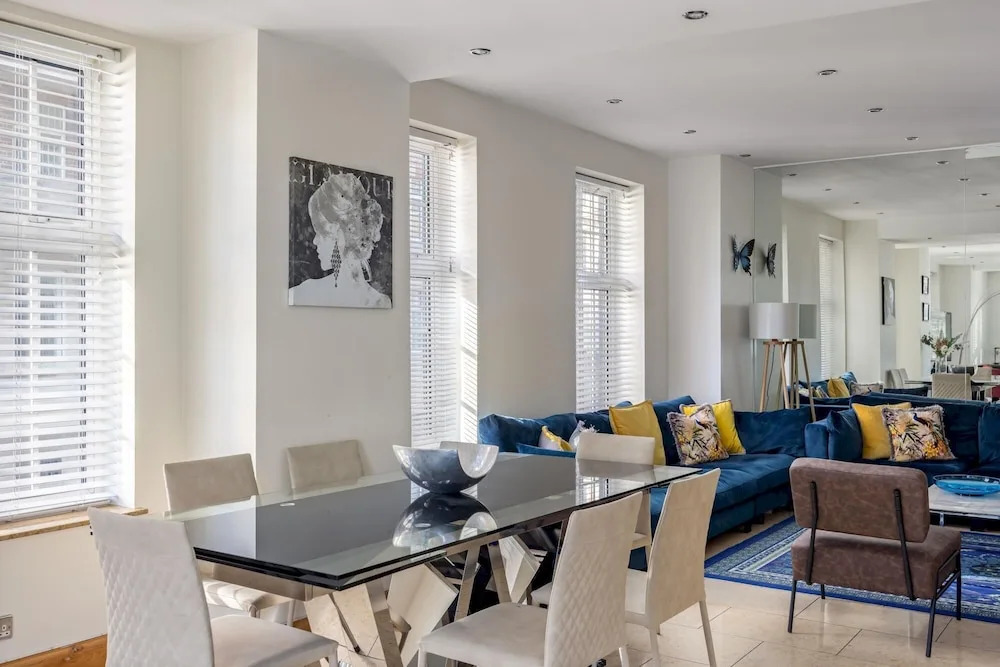 Park Lane 4-bedrooms Spacious Mayfair Family House