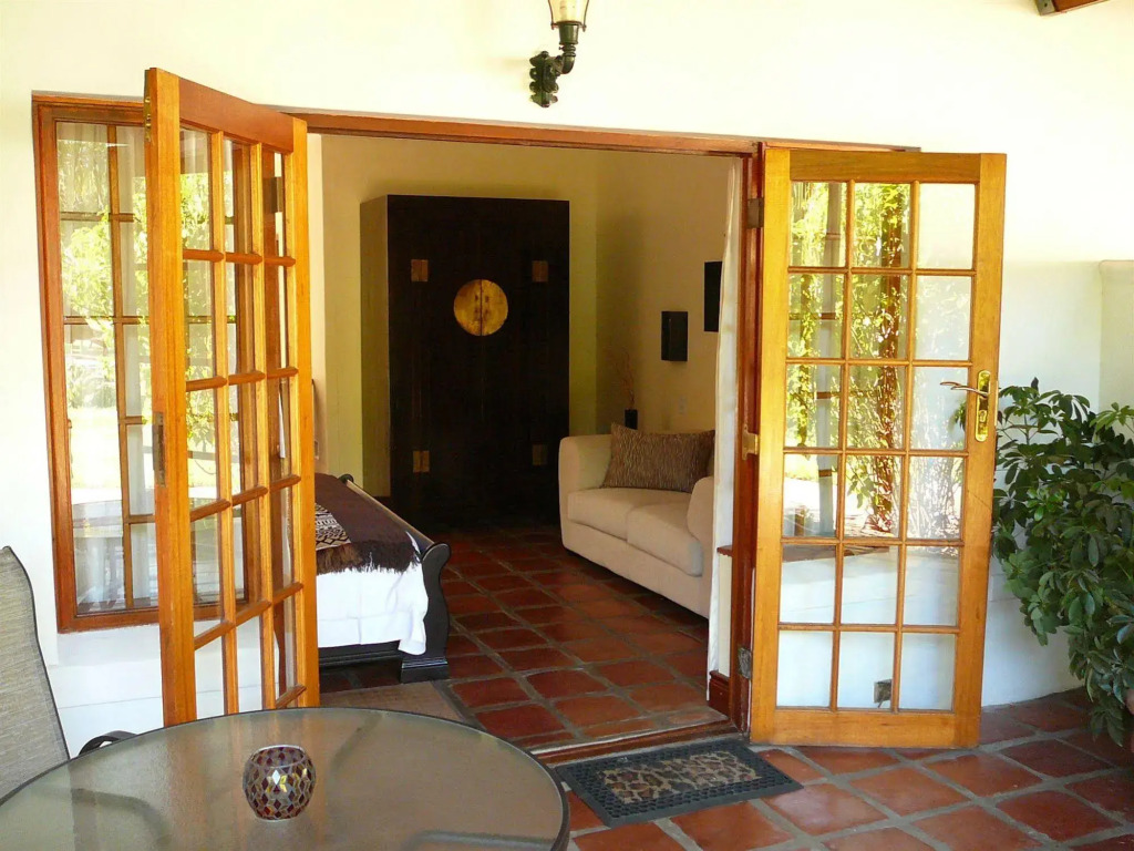 Orange-Ville Lodge & Guesthouse