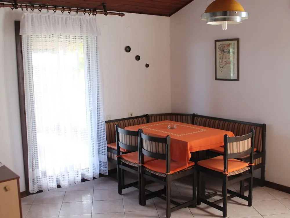 Spacious Apartment in Medulin with Covered Terrace