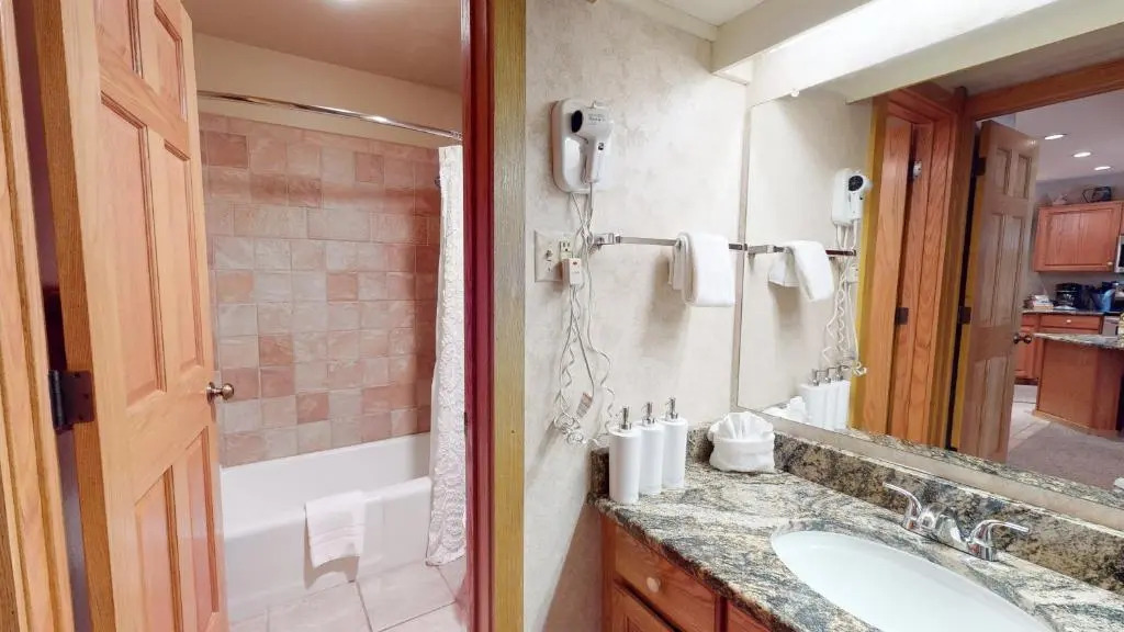 Laurelwood Condominiums Studio Premier Unit 403