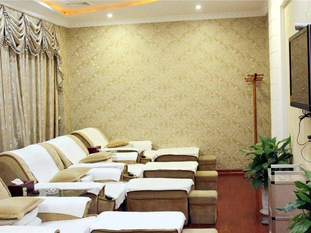 Holiday Hotel