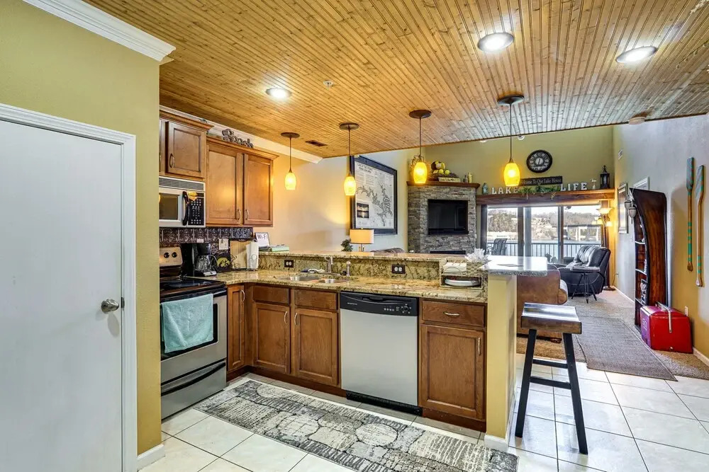 Lakefront Camdenton Condo: Grill & Community Pool