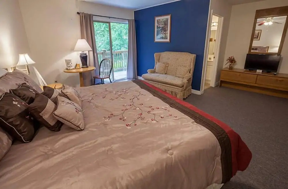 Maggie Valley Creekside Lodge
