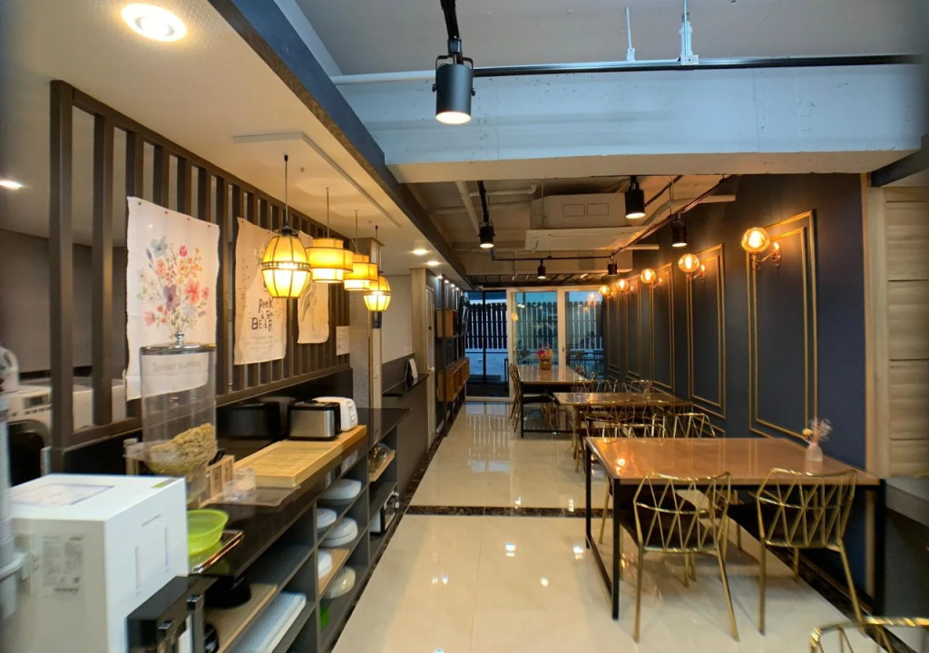 J-Honor Guesthouse