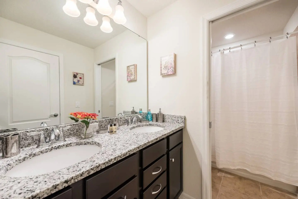 Comfortable home at Solterra with private pool near Disney