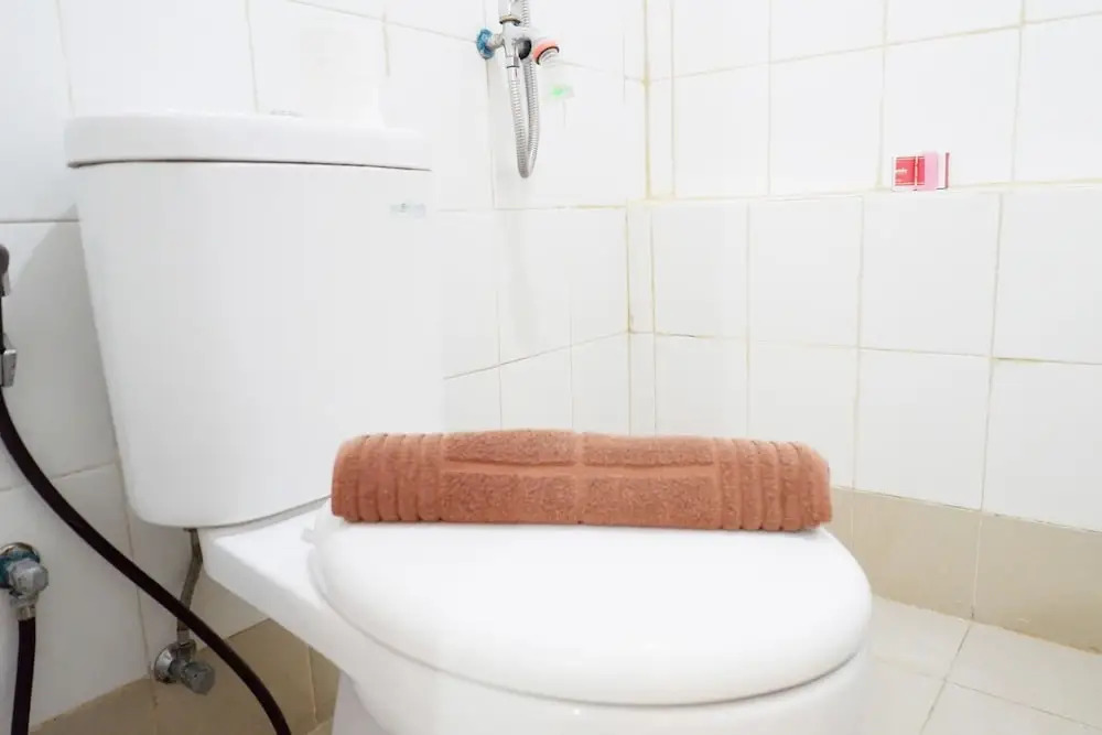 Simple and Modern Bassura City Apartment