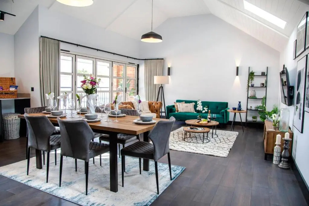 Stunning LUX Scandinavian style apt for 5 Parking