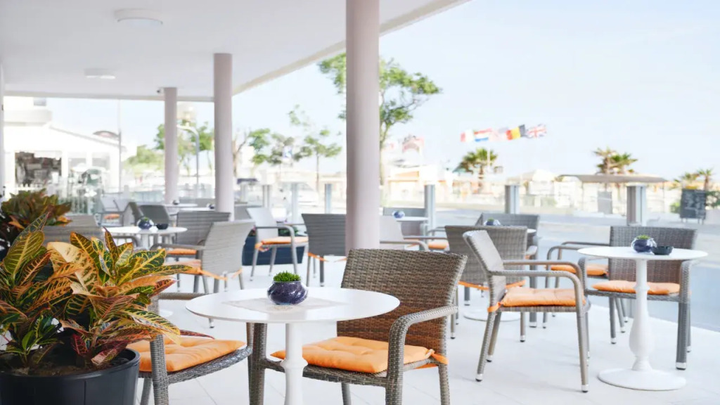 Hotel Holiday Beach