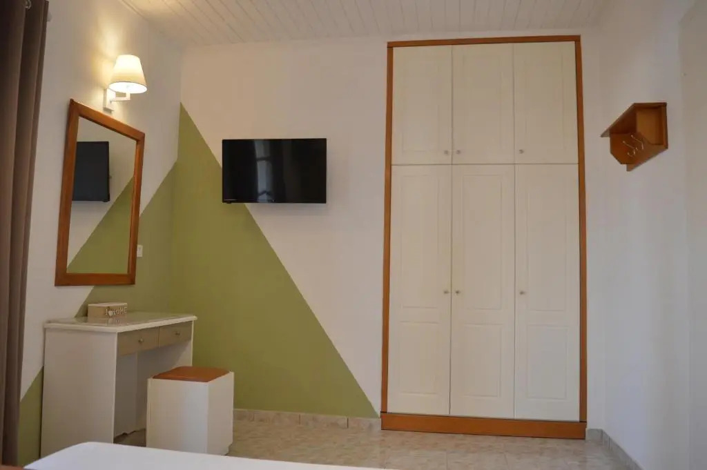 Babis Apartments & Studios Iremia