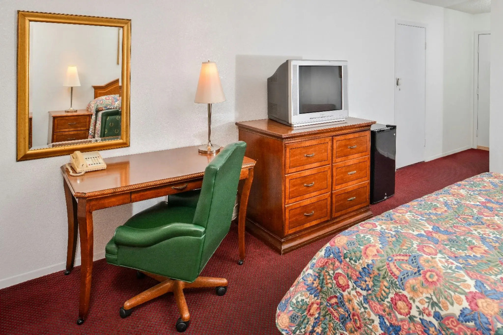 Red Carpet Inn Hornwood Drive