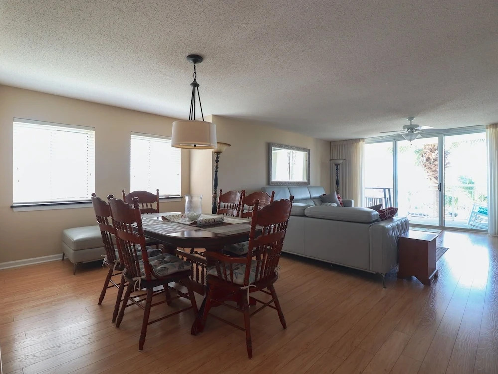 Yacht Club Villas #1-201