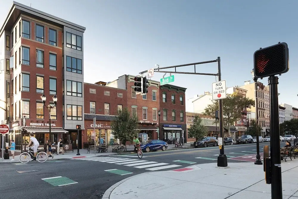 Huge Stylish 3 BR Loft Cobblestone St Next to NYC