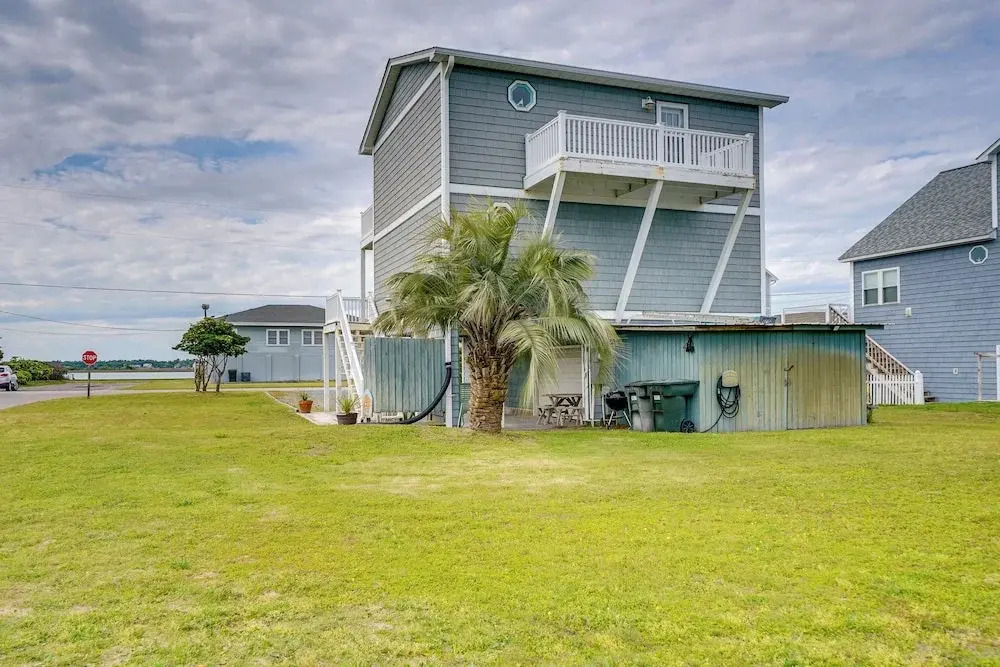 Topsail Beach Vacation Rental: Steps to Shore!