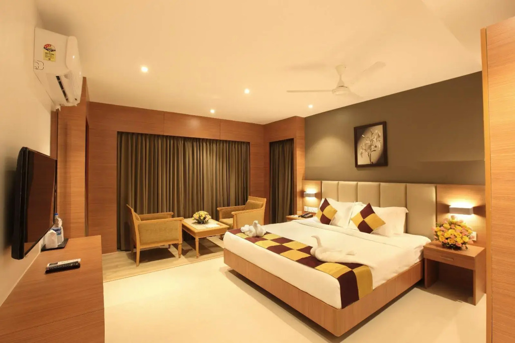 Oyo Premium Alleppey Iron Bridge
