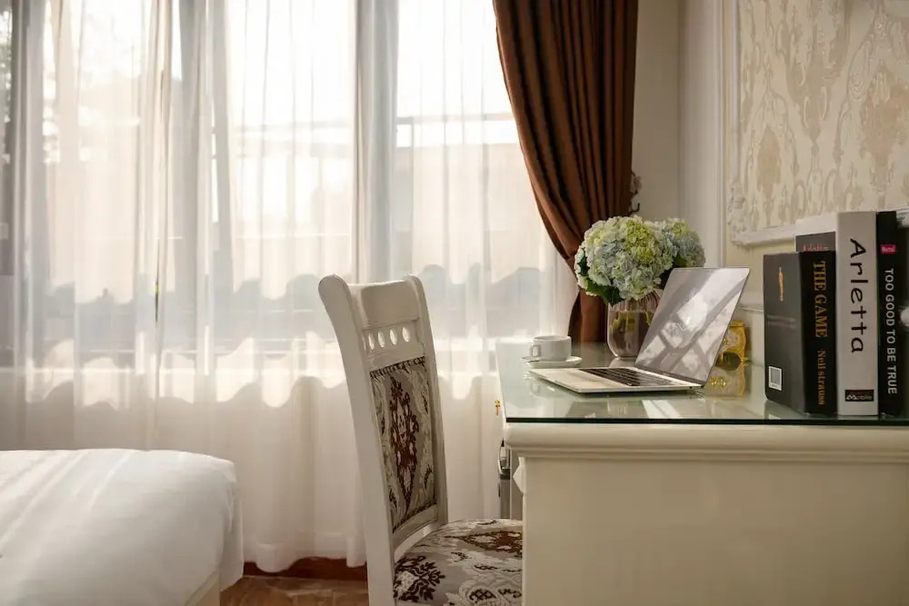 Tunger Premium Hotel & Travel