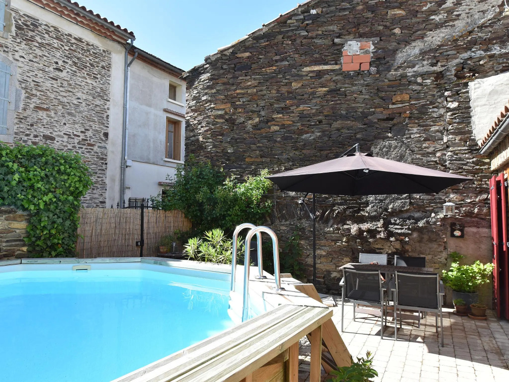 Charming village house with swimming pool, within walking distance of bakery, restaurants and river