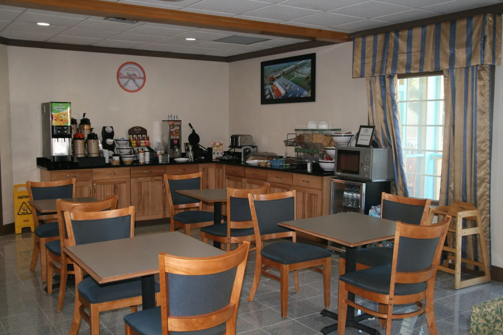 Howard Johnson by Wyndham Hattiesburg