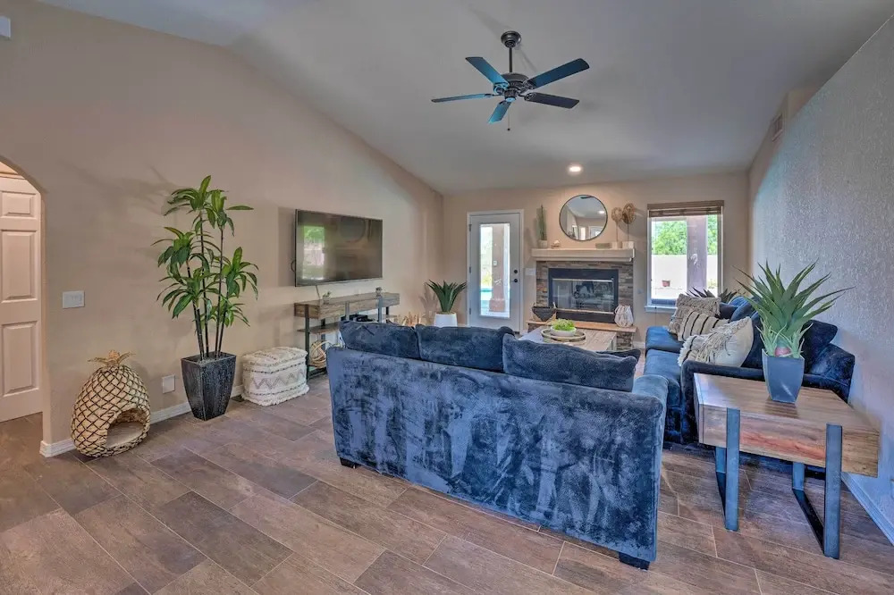 4 Mi to Lake Havasu: Home w/ Private Pool & Bbq!