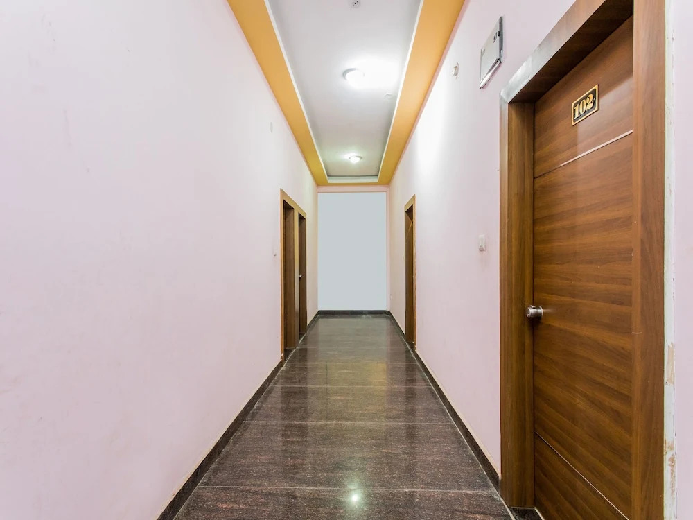 OYO 15569 Hotel Manorama Palace