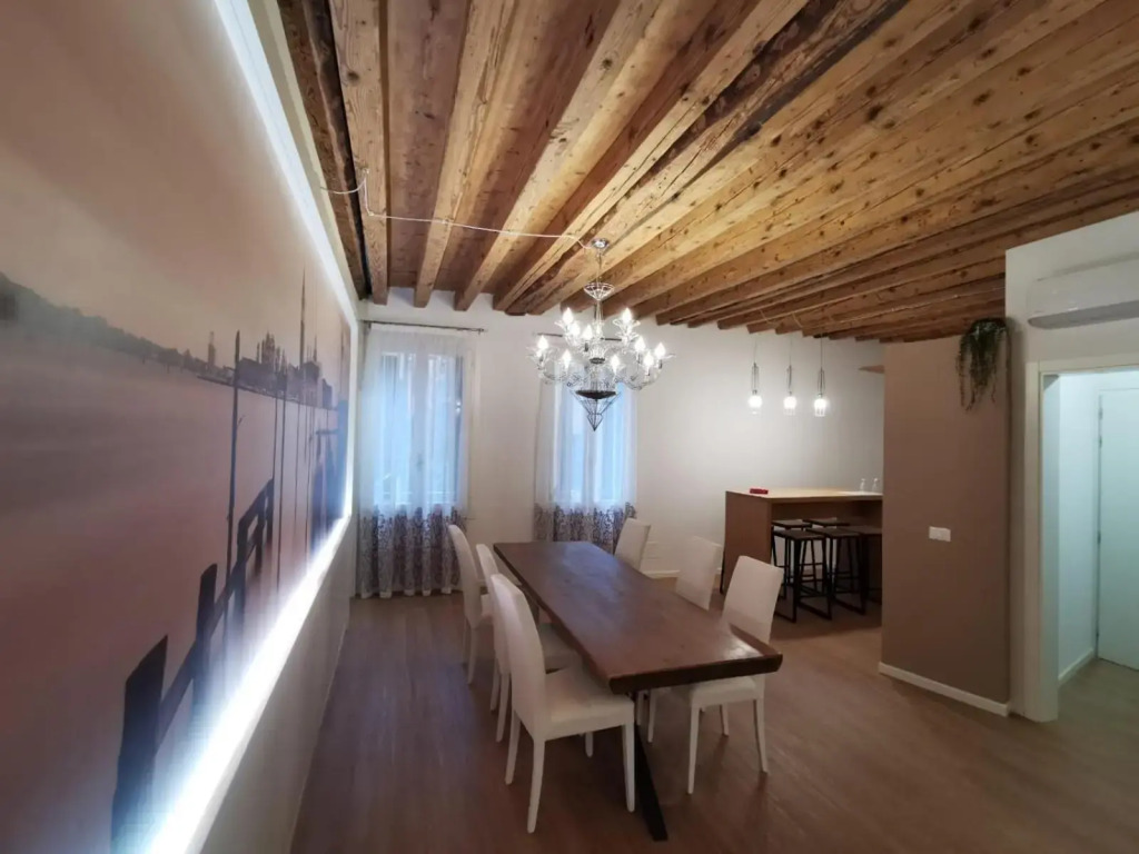Deluxe 3 Bedrooom Flat in Rialto