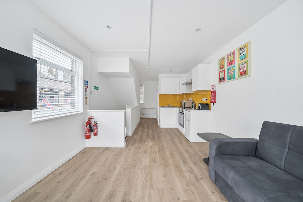 2 Bed Flat - Sleeps 2 - Parking - Wifi