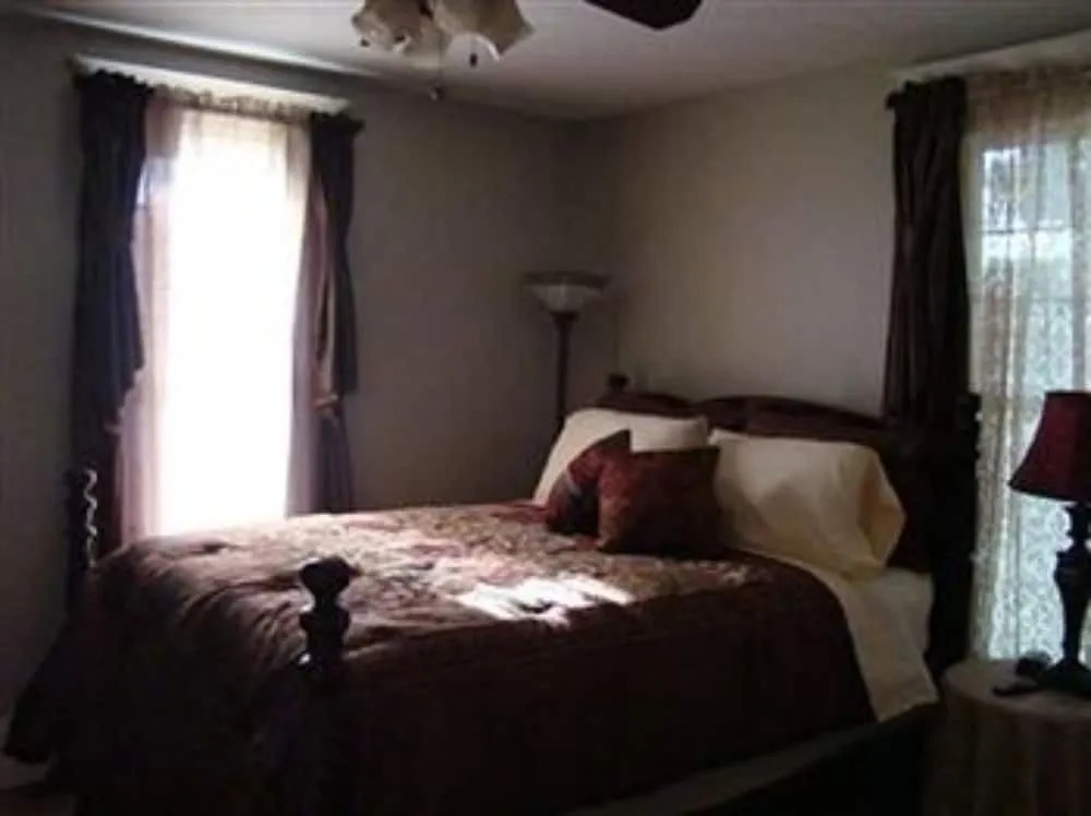 Vintage Charm Bed and Breakfast Hotel