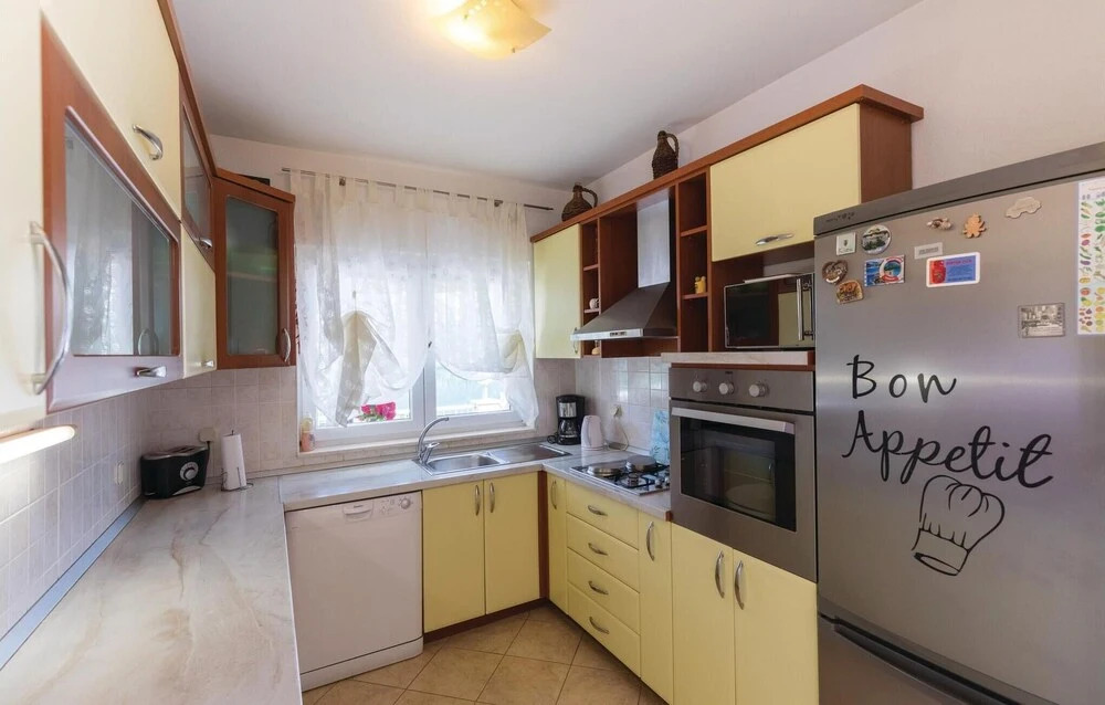 Nice Home in Bacinska Jezera With Wifi and 3 Bedrooms