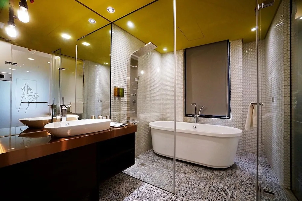 Thinker Hotel
