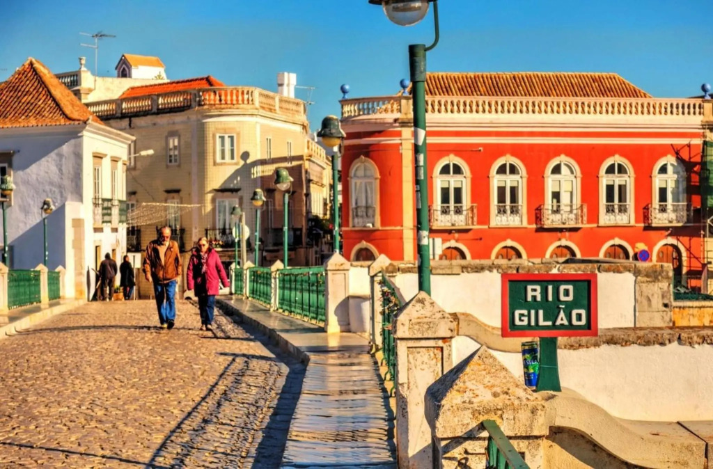 Stylish Townhouse In Tavira Centre, Shared Pool