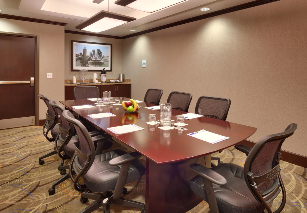 Holiday Inn Express & Suites Overland Park by IHG