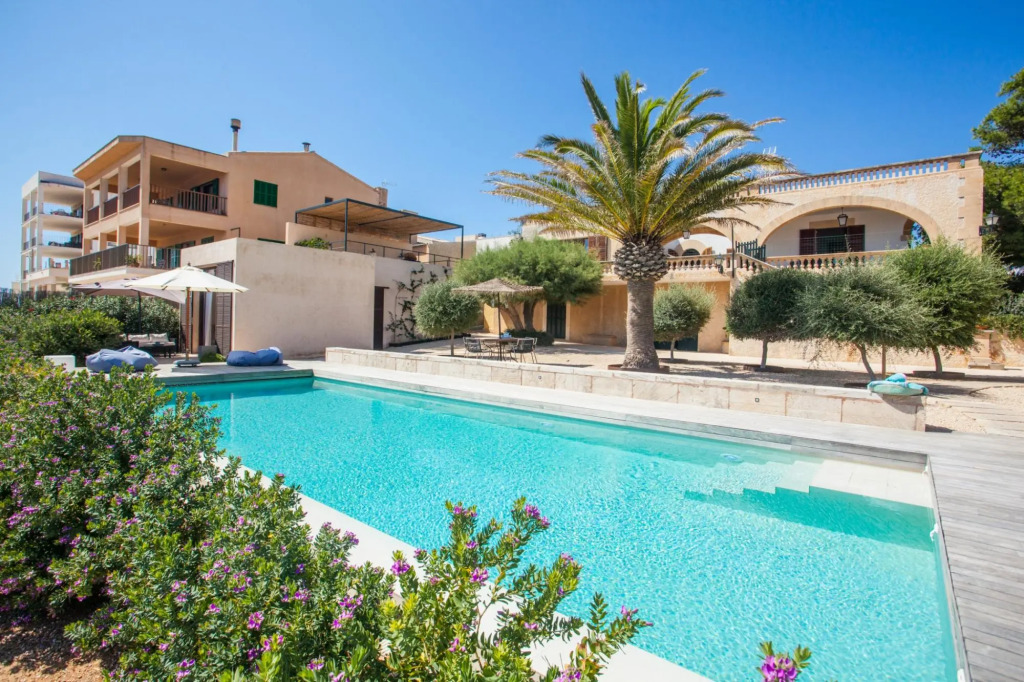 Villa Cabrera With Private Pool 12 Pax