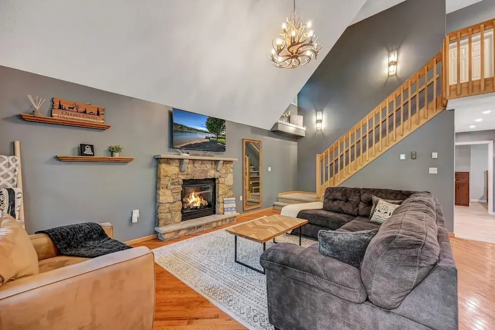 1 Mi to Beach: Pocono Lake Chalet w/ Decks