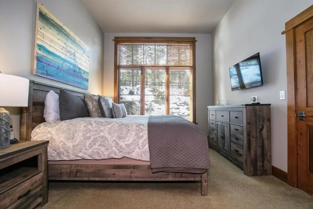 New Listing in the Heart of the Village at Northstar! Iron Horse South 106