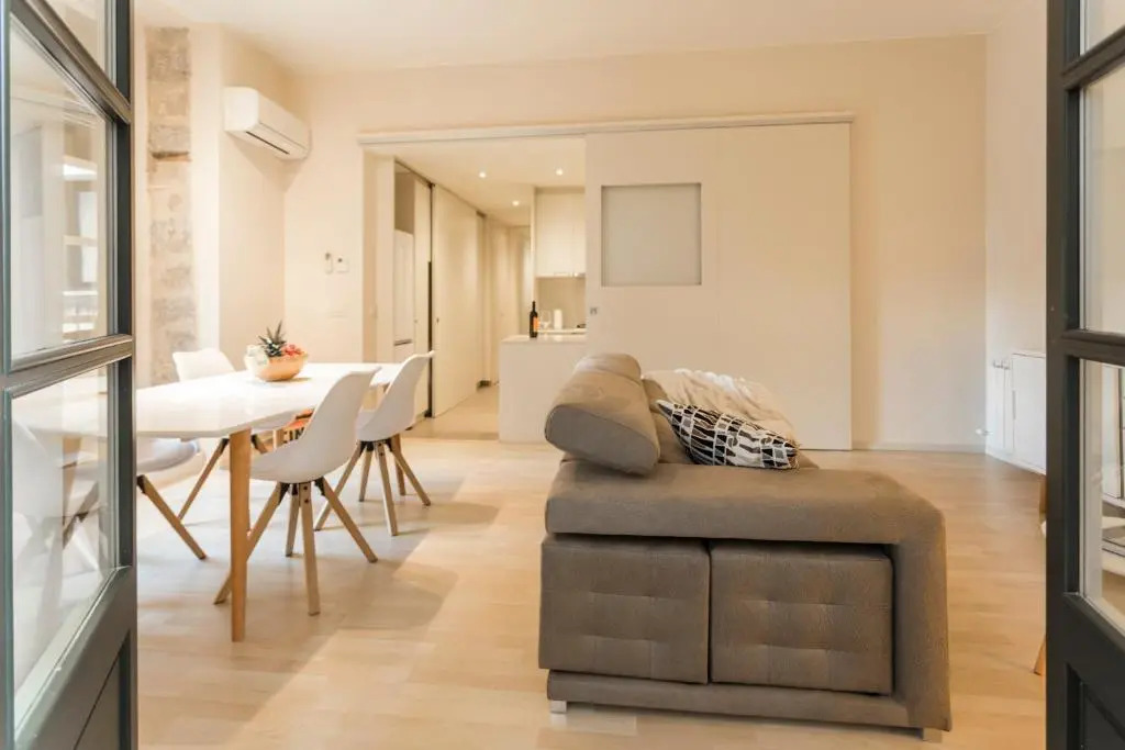 Bravissimo Cort Reial 1B