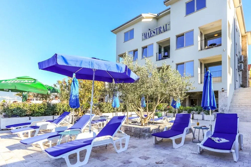 Apartments Maestral