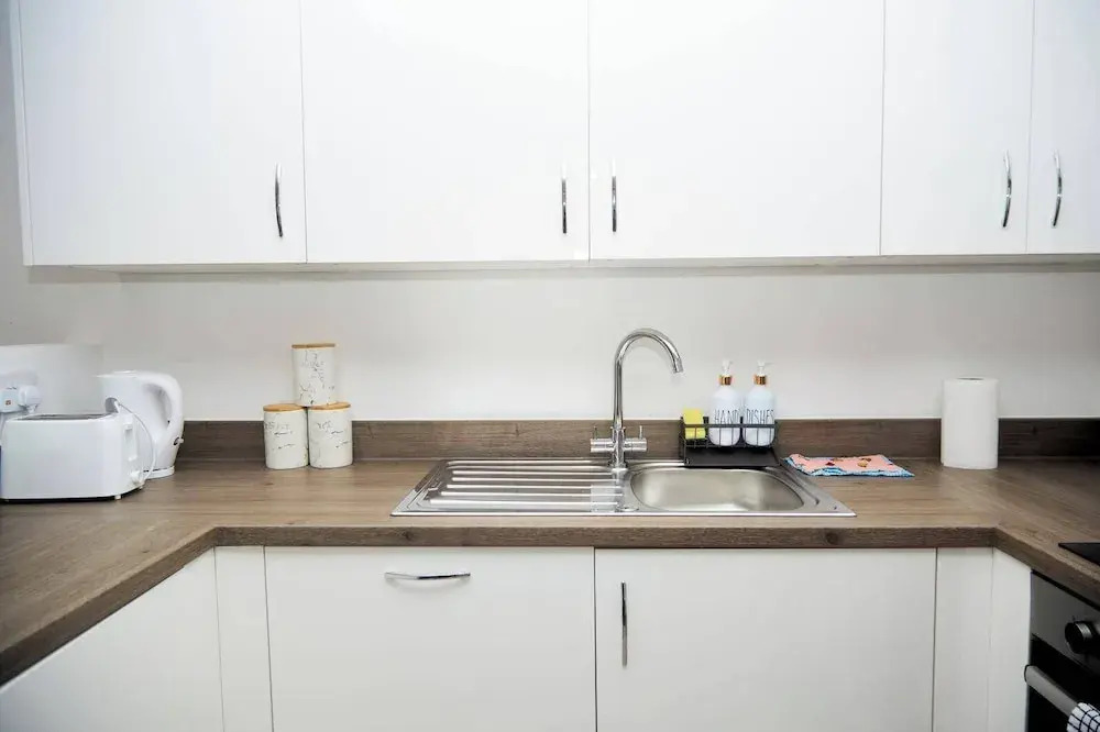 Apartment-sleeps4-streetparking-balcony-duplex