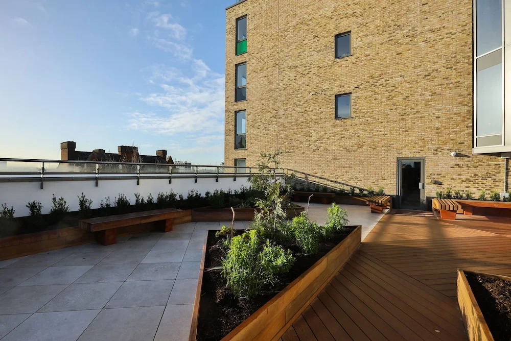 2 Bed 2 Bath flat close to underground