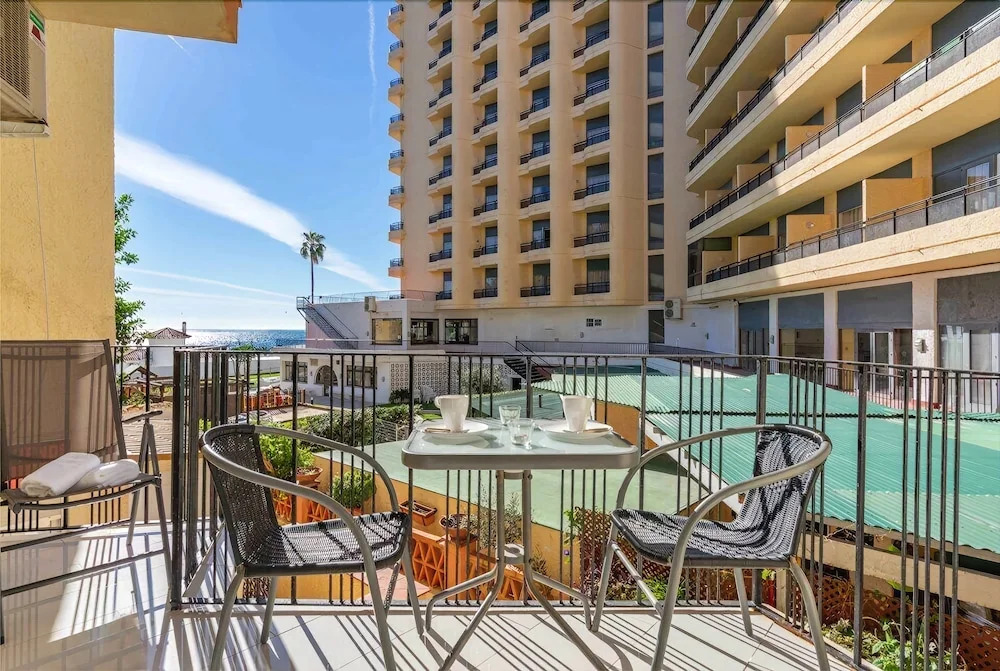 Lovely Beachfront Apartment Ref 88