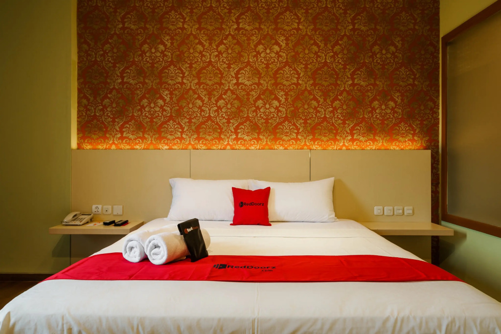 RedDoorz Plus near Ancol