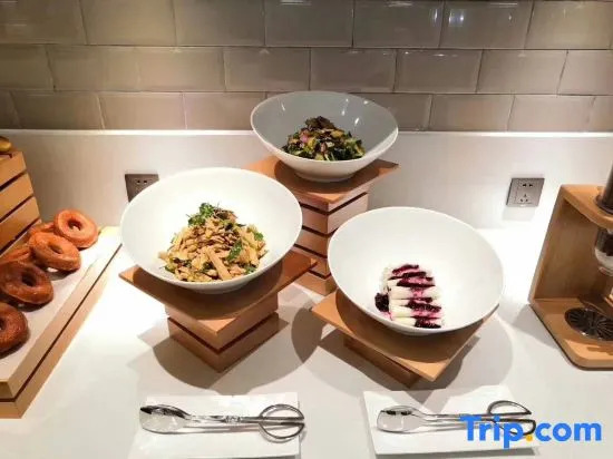 Jiaxing Haiyan Xiaoyu Business Hotel