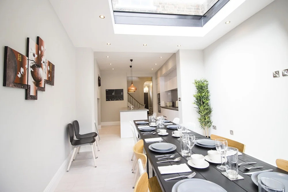 Fantastic 4/5 bed family home-mins from York Centre