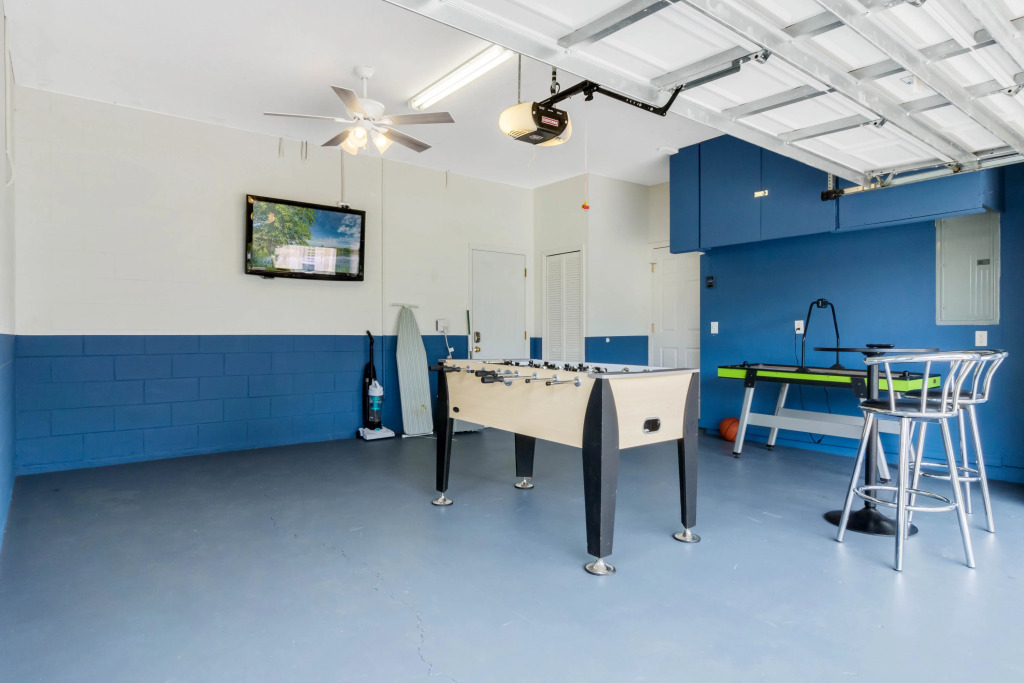 CP469D 4 beds pool and spa home with game room