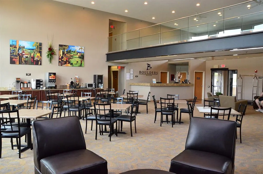 Boulders Inn & Suites Polk City